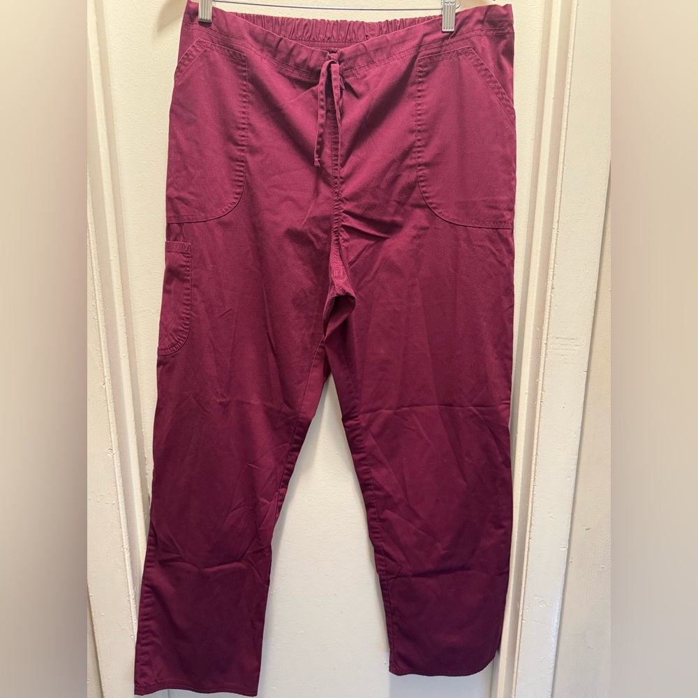 Scrubstar burgundy scrub pant. Size Large. Elastic/drawstring closure.